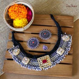 Vilandi Stone Necklace